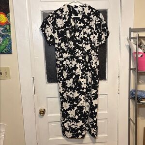 Time and Tru Women’s Black and White Collared midi Dress Size L (12-14)